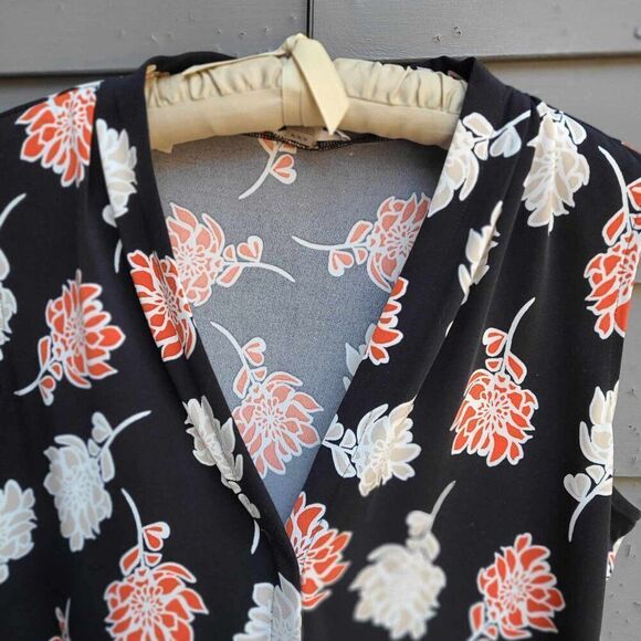 Calvin Klein Sleeveless Black Red White Floral Top size Medium - Picture 4 of 12